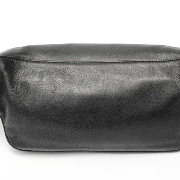 Saint Laurent Classic Monogram Belt Bag 590076 Leather Black S-158728 Saint Laurent Classic Monogram Belt Bag Black – voilà.id main image 3